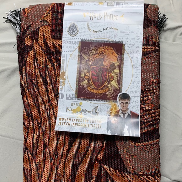 HARRY POTTER Gryffindor House Crest Woven TAPESTRY THROW BLANKET! - Picture 3 of 10